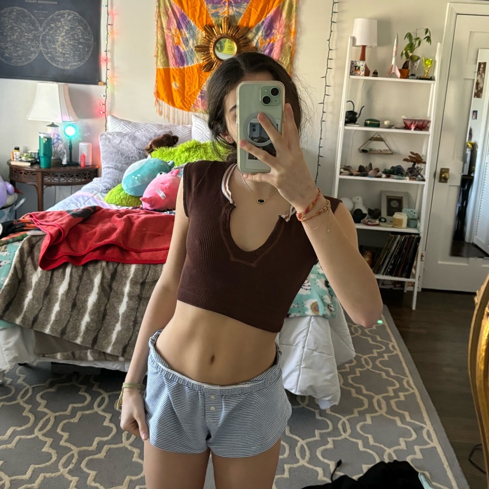 URBAN OUTFITTERS brown crop top size XS (the urban shirt)